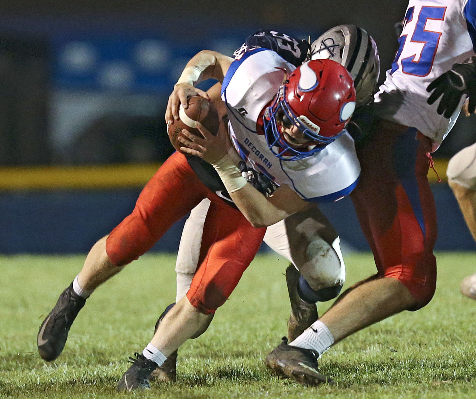 110218ho-xavier-decorah-3